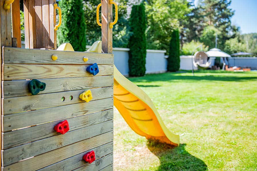 Външен и вътрешен детски кът