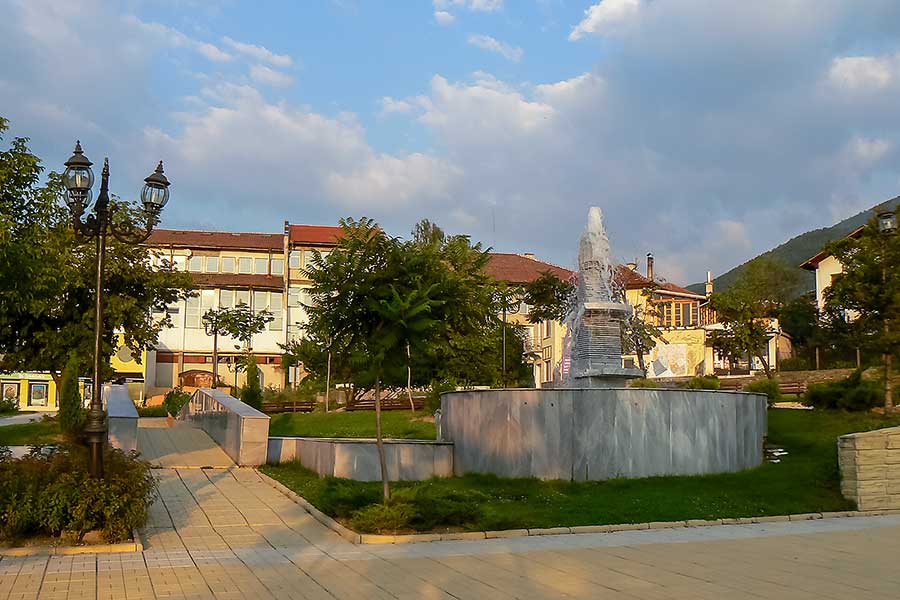 Сапарева баня